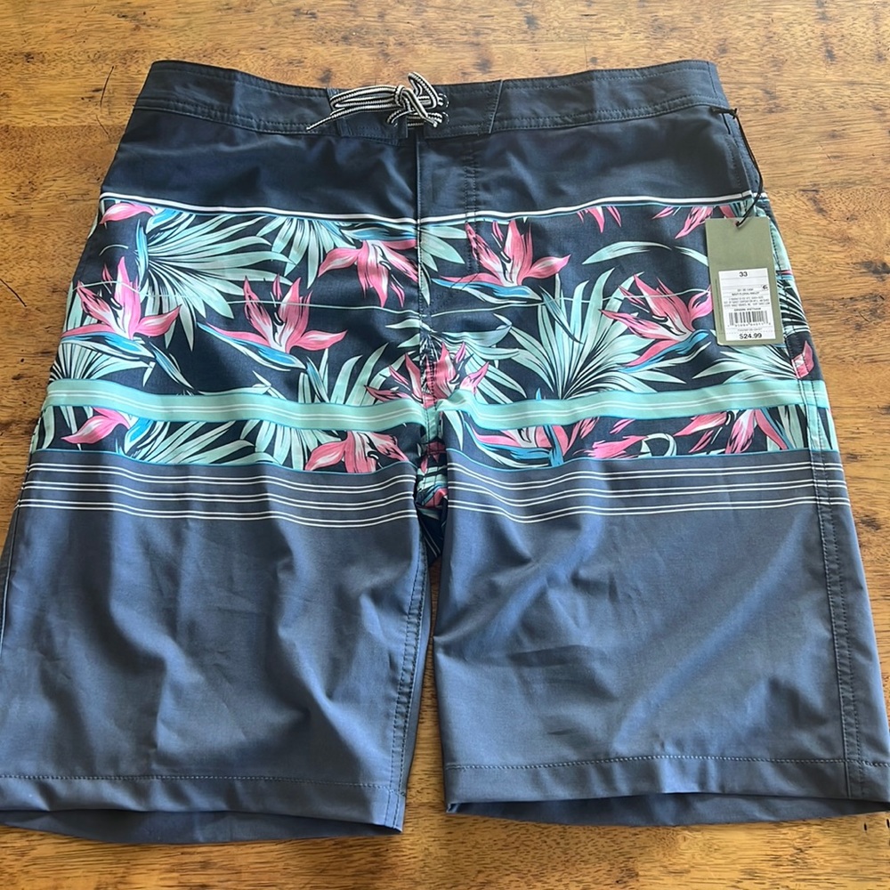 New! Goodfellow men’s 10” tropical board shorts
